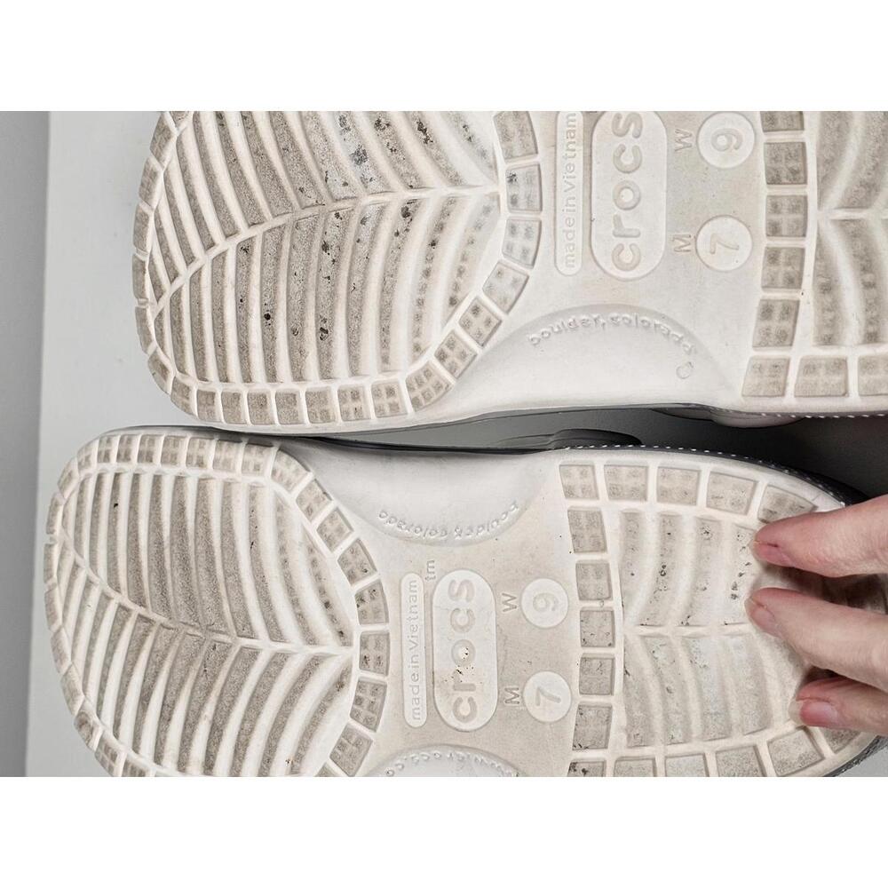 Crocs Classic Lined Clogs - Cozy & Stylish - Picture 12 of 13